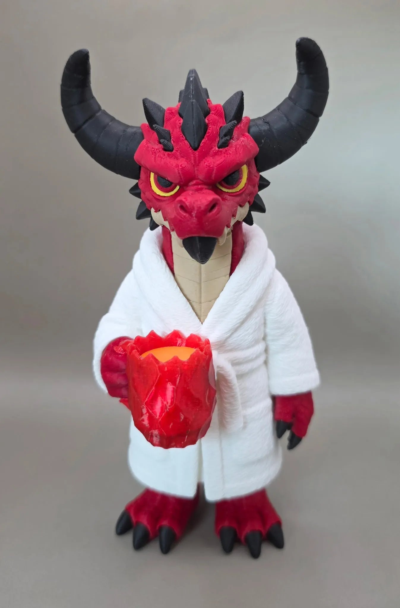 Demónio de Roupão: Uma Fofura Infernal