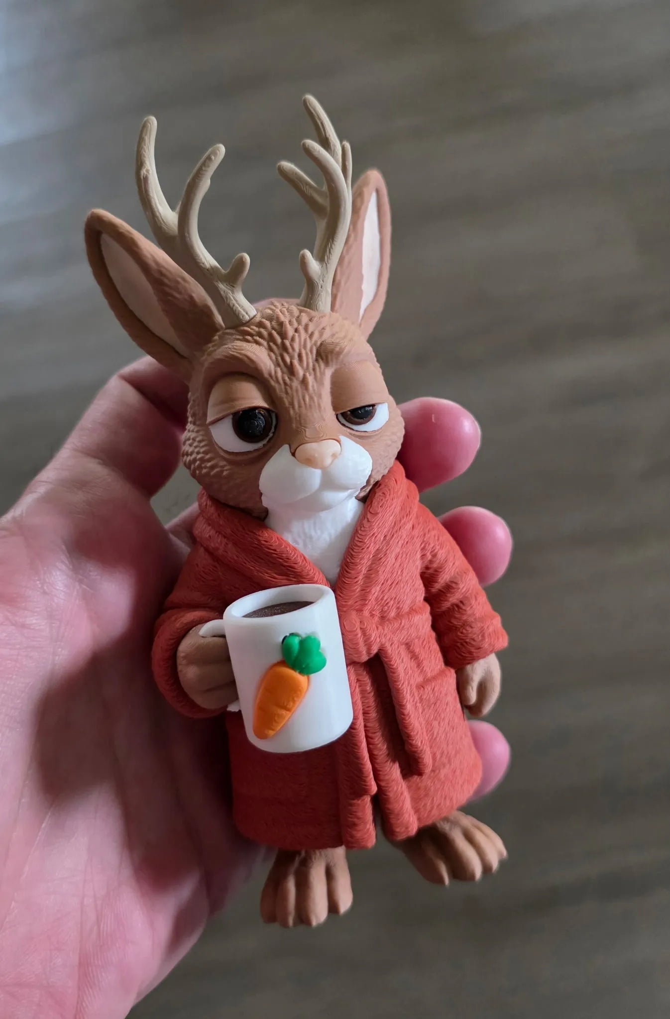 Jackalope Exótico: Chifres, Sono e Roupão